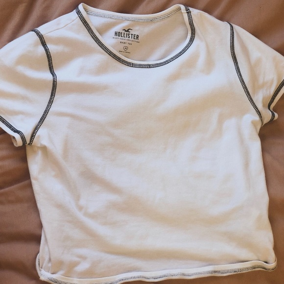 Cute Hollister Must-Have Baby Tee T-shirt! - Picture 4 of 5